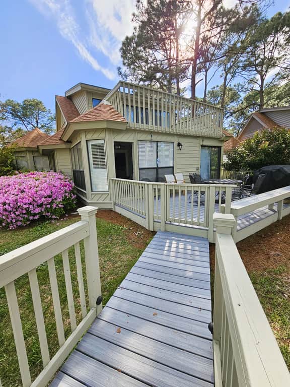 Castaway Cottage- Lakefront & golf cart included!