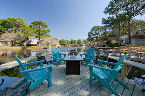 Castaway Cottage- Lakefront & golf cart included!