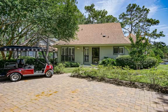 Castaway Cottage- Lakefront & golf cart included!